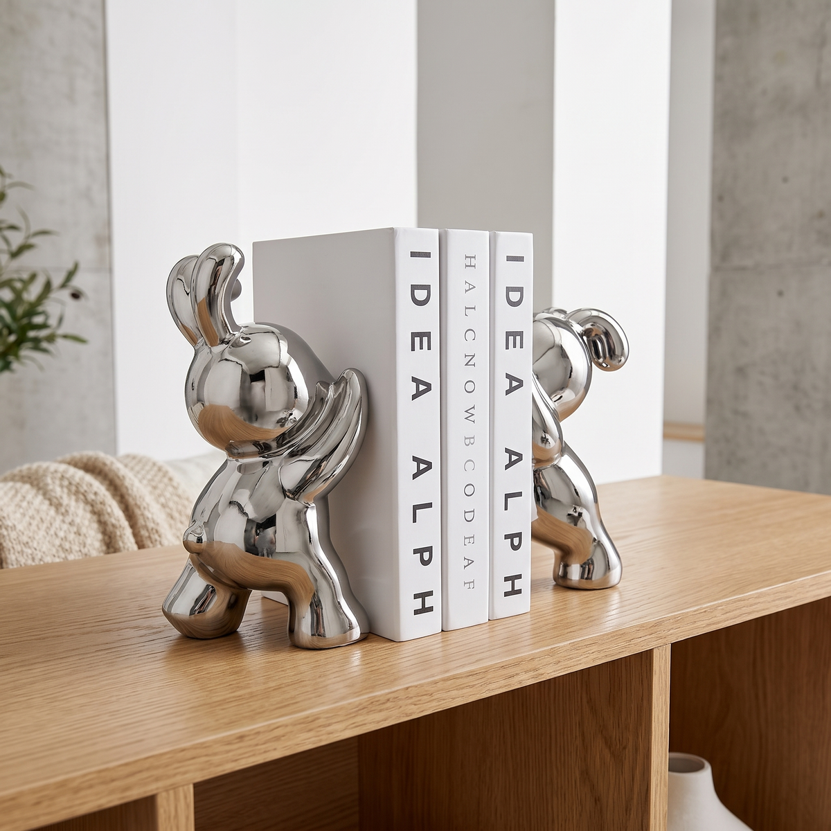 Orestian | Serre-livres décoratifs lourds en forme de lapins assis sculpturaux, lot